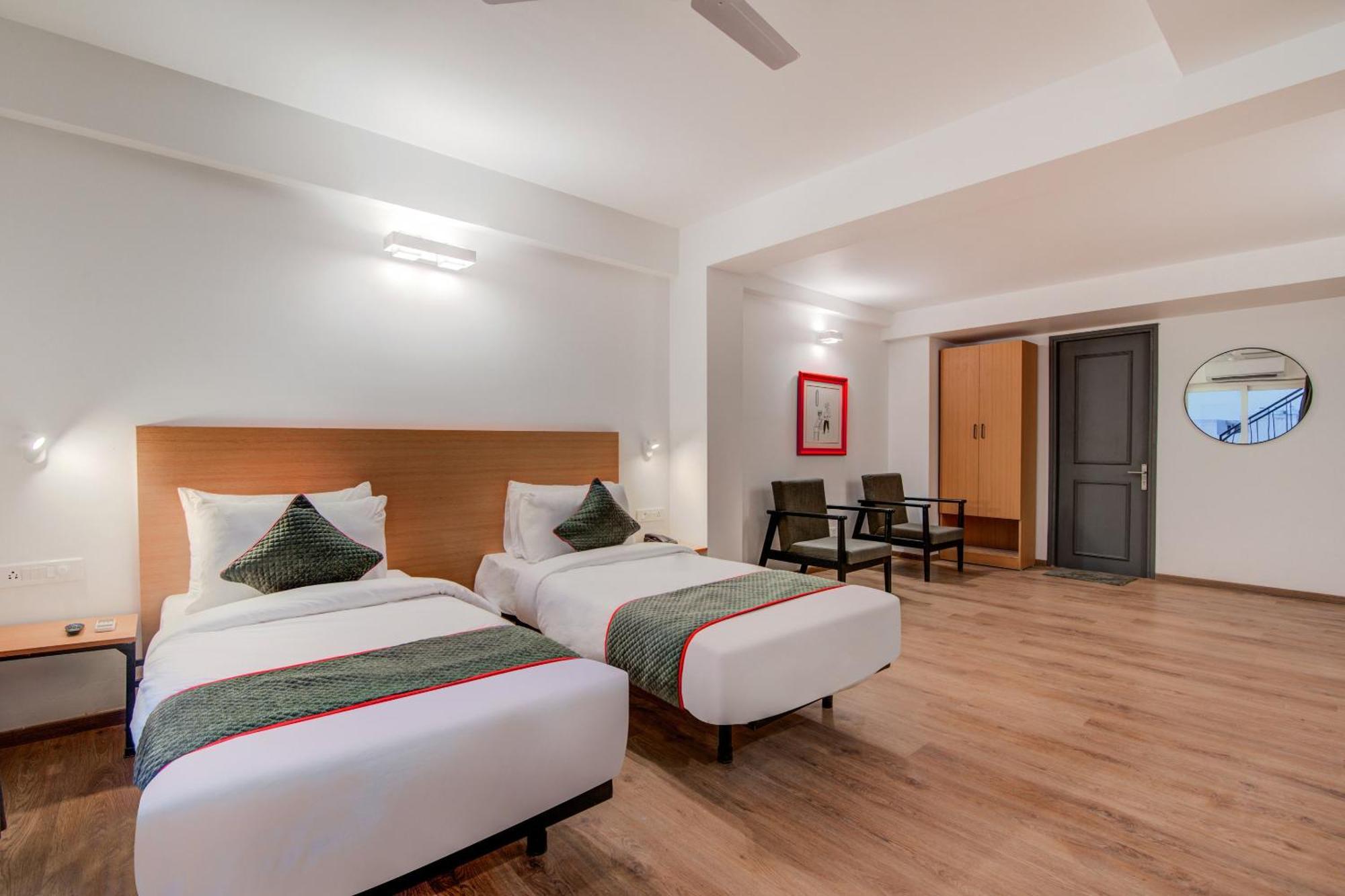Townhouse Golf Course Road Hotel Gurgaon Exterior photo