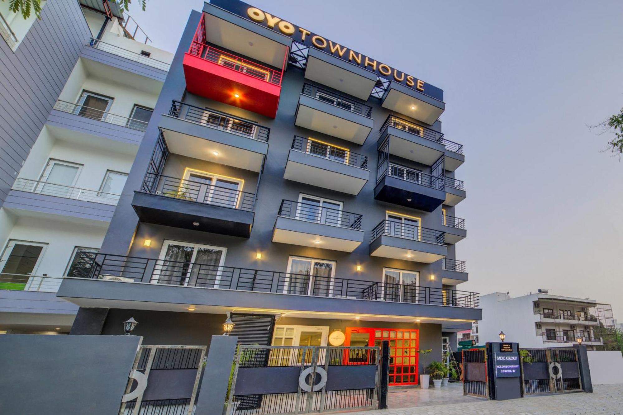 Townhouse Golf Course Road Hotel Gurgaon Exterior photo