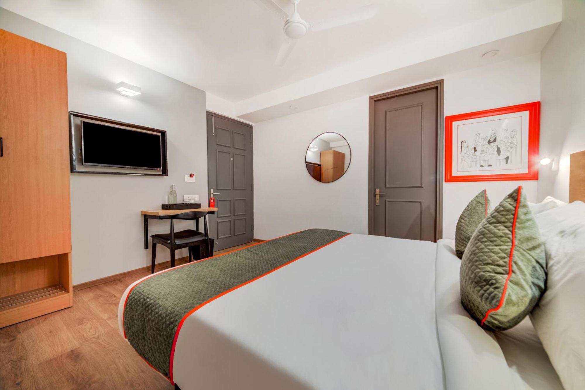 Townhouse Golf Course Road Hotel Gurgaon Exterior photo